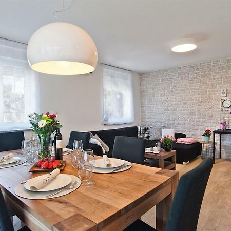 Inga*S Place Пула Екстериор снимка